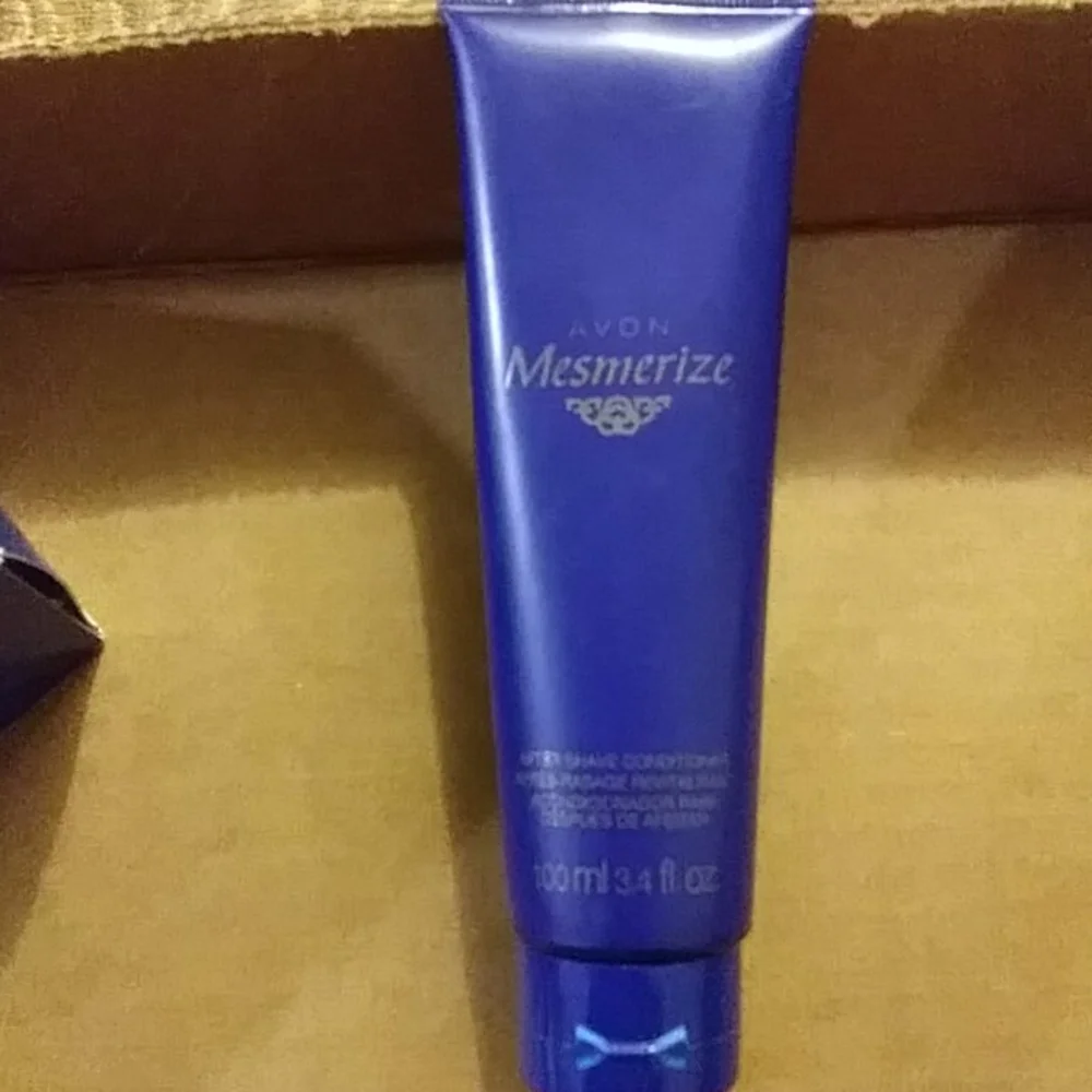 Avon Mesmerize Men 2 pc gift set Soap On a Rope & After Shave Conditioner New